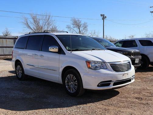 2016 Chrysler Town & Country Touring-L