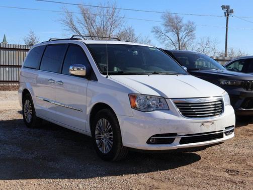 2016 Chrysler Town & Country Touring-L