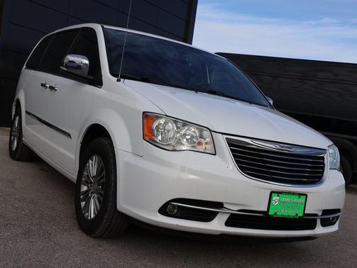 2016 Chrysler Town & Country Touring-L