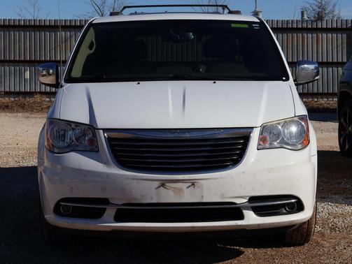 2016 Chrysler Town & Country Touring-L