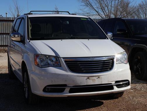2016 Chrysler Town & Country Touring-L