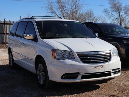 2016 Chrysler Town & Country Touring-L