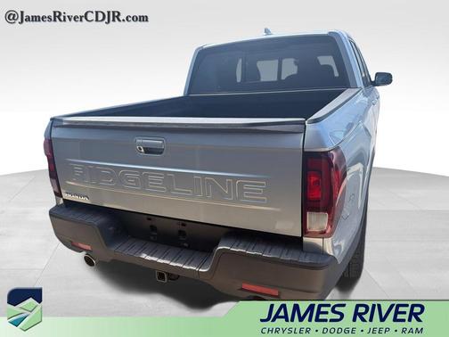 Crystal Black Pearl 2025 Honda Ridgeline RTL
