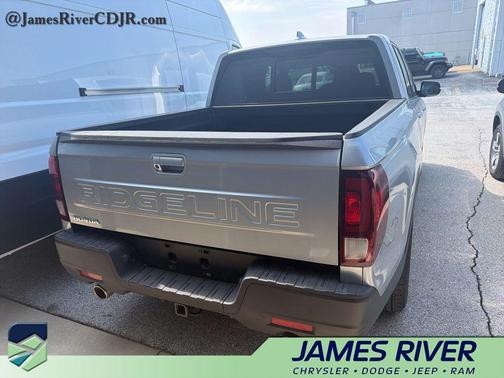 Crystal Black Pearl 2025 Honda Ridgeline RTL