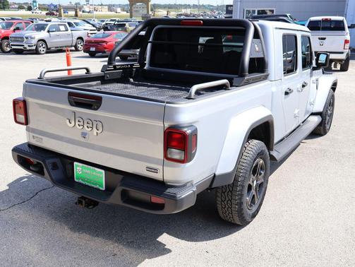 Silver Zynith Clearcoat 2022 Jeep Gladiator Overland