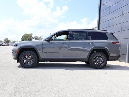 Sting-Gray Clearcoat 2027 Jeep Grand Cherokee L Laredo