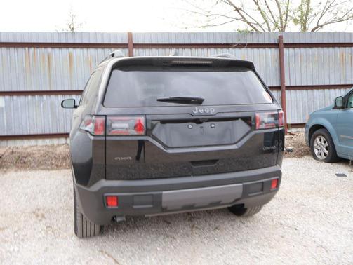 Diamond Black Crystal Pearlcoat 2026 Jeep Cherokee Limited