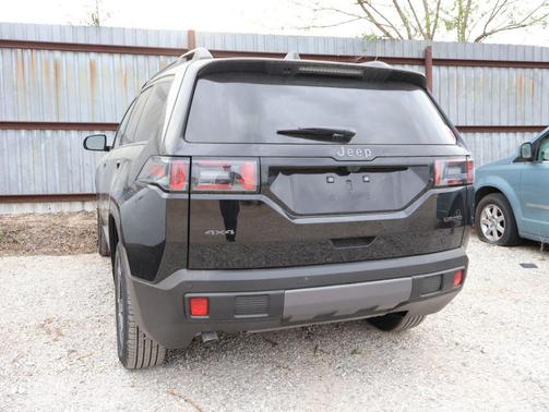 Diamond Black Crystal Pearlcoat 2026 Jeep Cherokee Limited