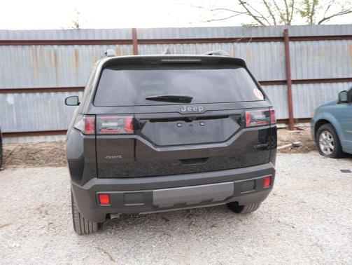 Diamond Black Crystal Pearlcoat 2026 Jeep Cherokee Limited