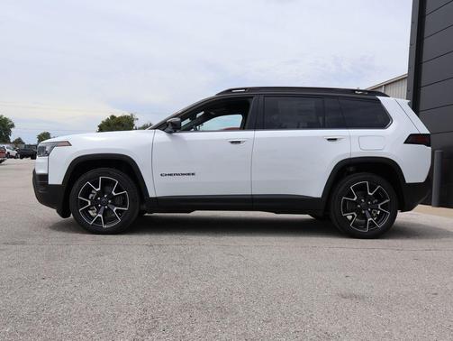 Bright White Clearcoat 2026 Jeep Cherokee Overland