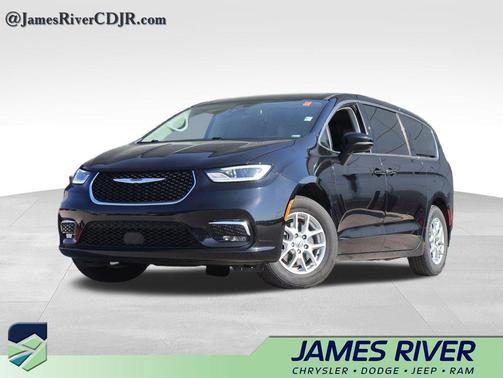 Diamond Black Crystal Pearlcoat 2024 Chrysler Pacifica Touring L