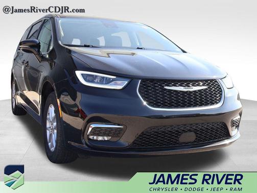 Diamond Black Crystal Pearlcoat 2024 Chrysler Pacifica Touring L
