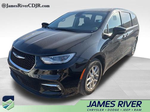 Diamond Black Crystal Pearlcoat 2024 Chrysler Pacifica Touring L