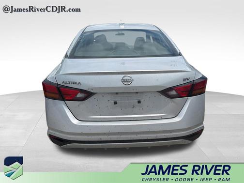 Brilliant Silver Metallic 2024 Nissan Altima 2.5 SV