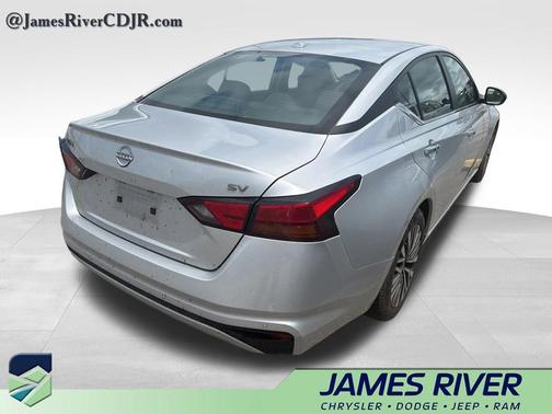 Brilliant Silver Metallic 2024 Nissan Altima 2.5 SV
