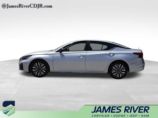 Brilliant Silver Metallic 2024 Nissan Altima 2.5 SV