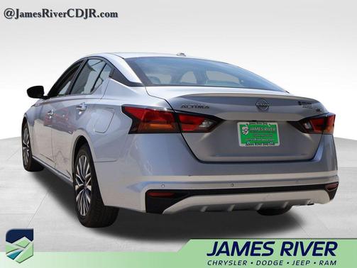 Brilliant Silver Metallic 2024 Nissan Altima 2.5 SV