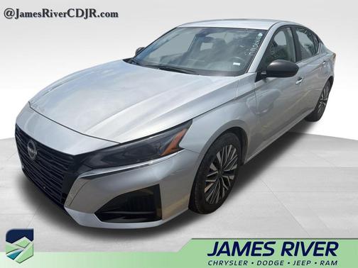 Brilliant Silver Metallic 2024 Nissan Altima 2.5 SV