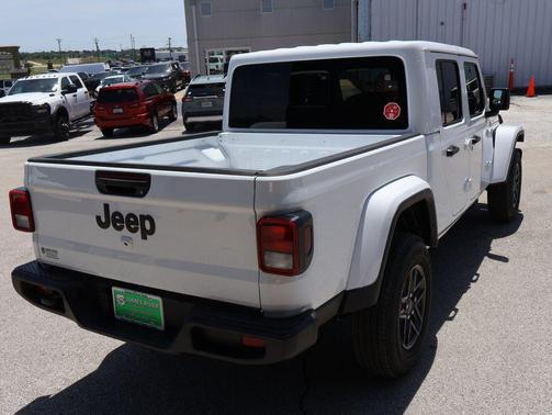 Bright White Clearcoat 2026 Jeep Gladiator Sport S