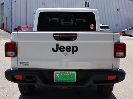 Bright White Clearcoat 2026 Jeep Gladiator Sport S
