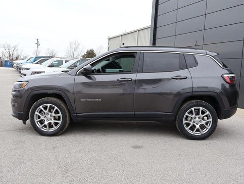 2022 Jeep Compass Latitude Lux
