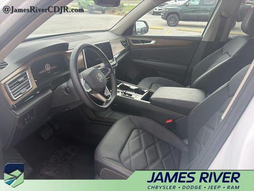 Pure White 2025 Volkswagen Atlas 2.0T SE w/Technology 4MOTION