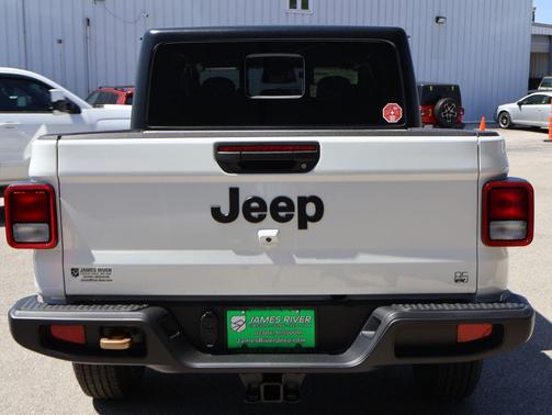 Bright White Clearcoat 2026 Jeep Gladiator 85th Anniversary Edition