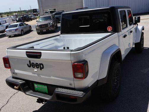 Bright White Clearcoat 2026 Jeep Gladiator 85th Anniversary Edition