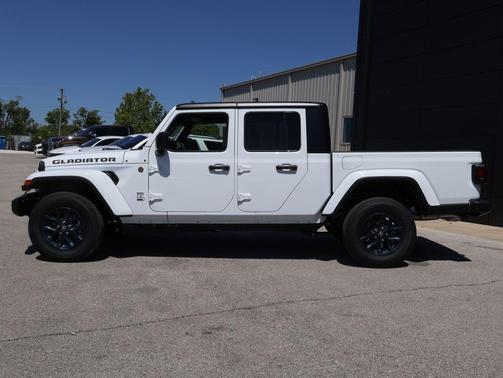 Bright White Clearcoat 2026 Jeep Gladiator 85th Anniversary Edition
