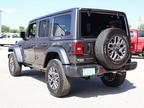 2025 Jeep Wrangler 4-Door Sahara 4x4