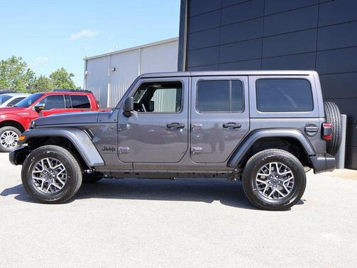 2025 Jeep Wrangler 4-Door Sahara 4x4