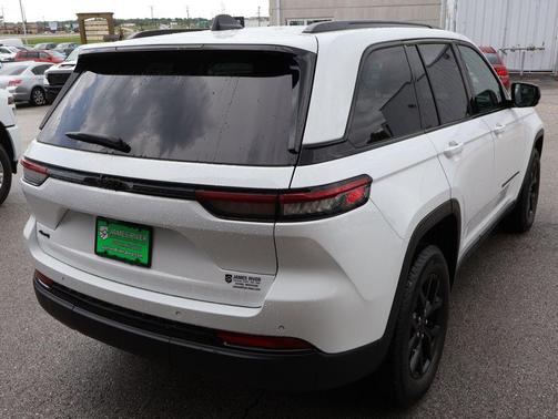Bright White Clearcoat 2025 Jeep Grand Cherokee Altitude