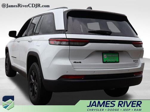 Bright White Clearcoat 2025 Jeep Grand Cherokee Altitude