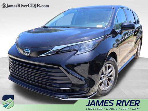 Midnight Black Metallic 2024 Toyota Sienna LE
