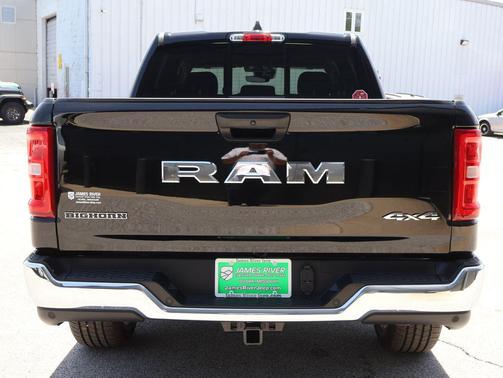 Diamond Black Crystal Pearlcoat 2026 RAM 1500 Big Horn/Lone Star