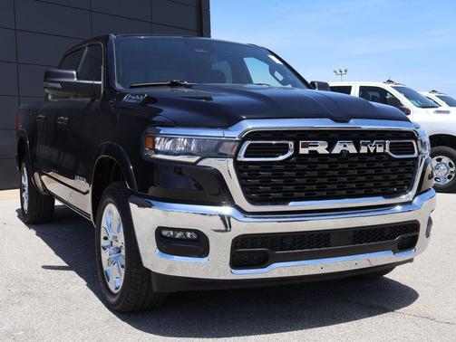 Diamond Black Crystal Pearlcoat 2026 RAM 1500 Big Horn/Lone Star