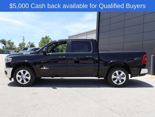 Diamond Black Crystal Pearlcoat 2026 RAM 1500 Big Horn/Lone Star