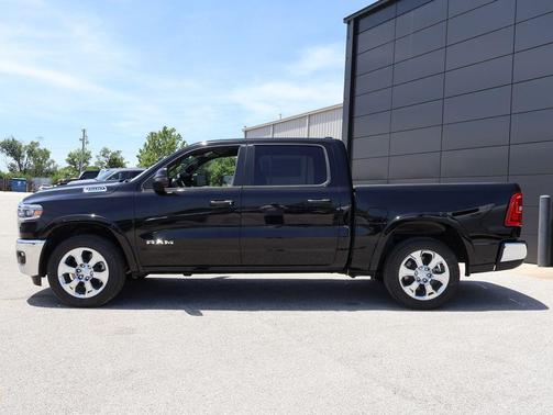 Diamond Black Crystal Pearlcoat 2026 RAM 1500 Big Horn/Lone Star