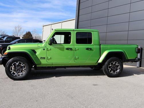 2026 Jeep Gladiator Sport