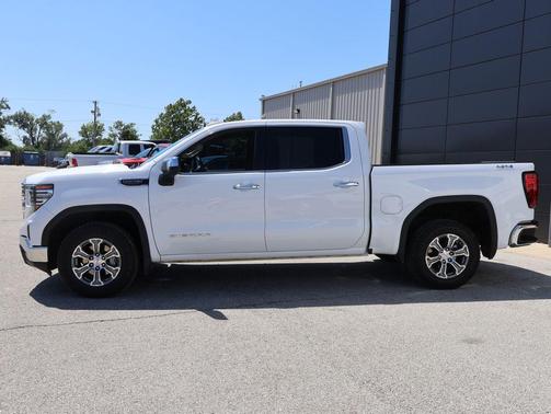 Summit White 2024 GMC Sierra 1500 SLT