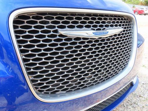 2018 Chrysler 300 Touring