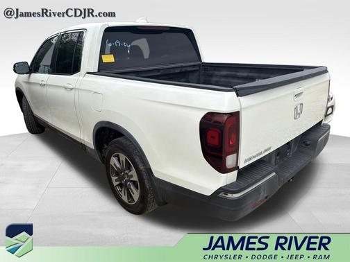 White Diamond Pearl 2017 Honda Ridgeline RTL