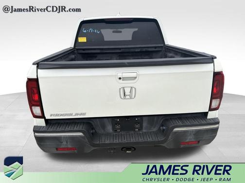 White Diamond Pearl 2017 Honda Ridgeline RTL