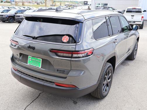 Sting-Gray Clearcoat 2027 Jeep Grand Cherokee L Laredo