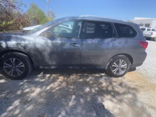 2017 Nissan Pathfinder SV