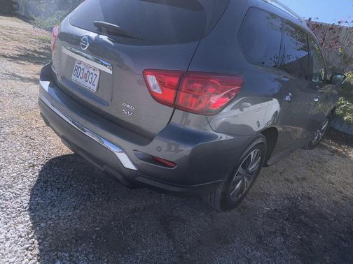 2017 Nissan Pathfinder SV