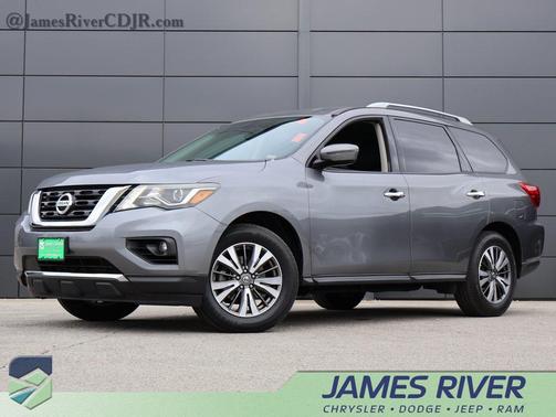 2017 Nissan Pathfinder SV