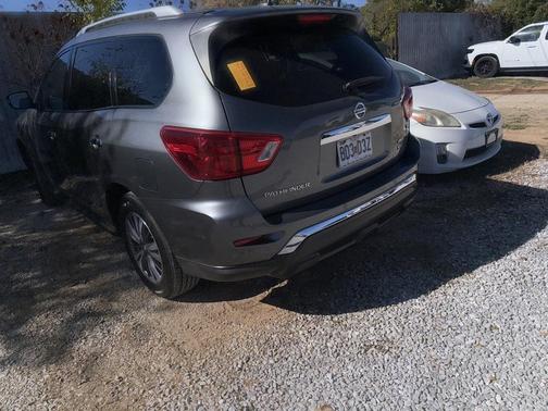 2017 Nissan Pathfinder SV