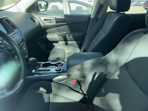 2017 Nissan Pathfinder SV
