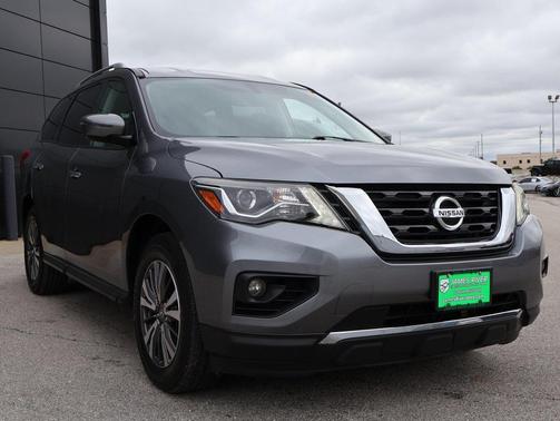 2017 Nissan Pathfinder SV